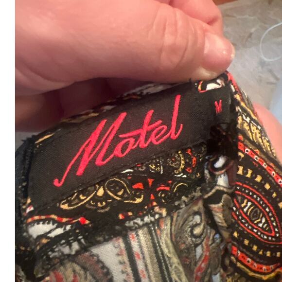 MOTEL Paisley Mockneck Sleeveless Shift Mini Dress Size M - Picture 9 of 9